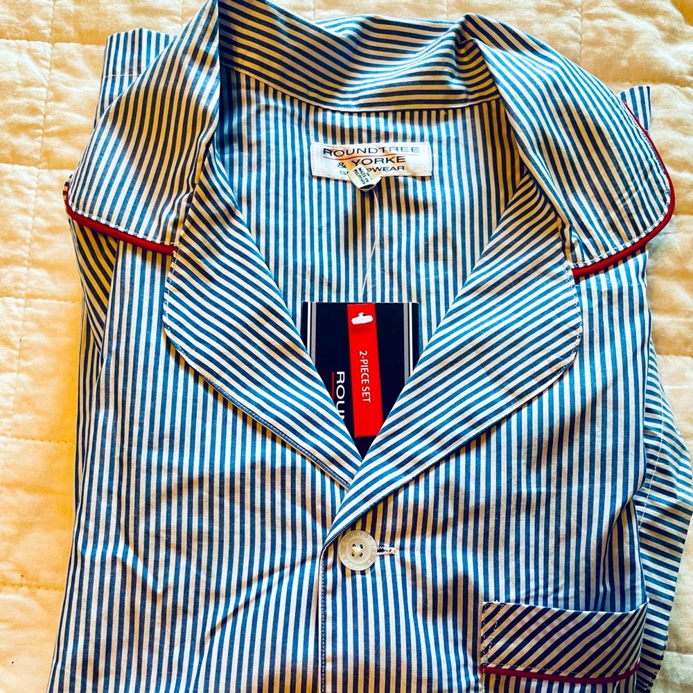 Roundtree & Yorke Women’s  Sleepwear Sz Small Blue Striped Shorts Button Top NWT